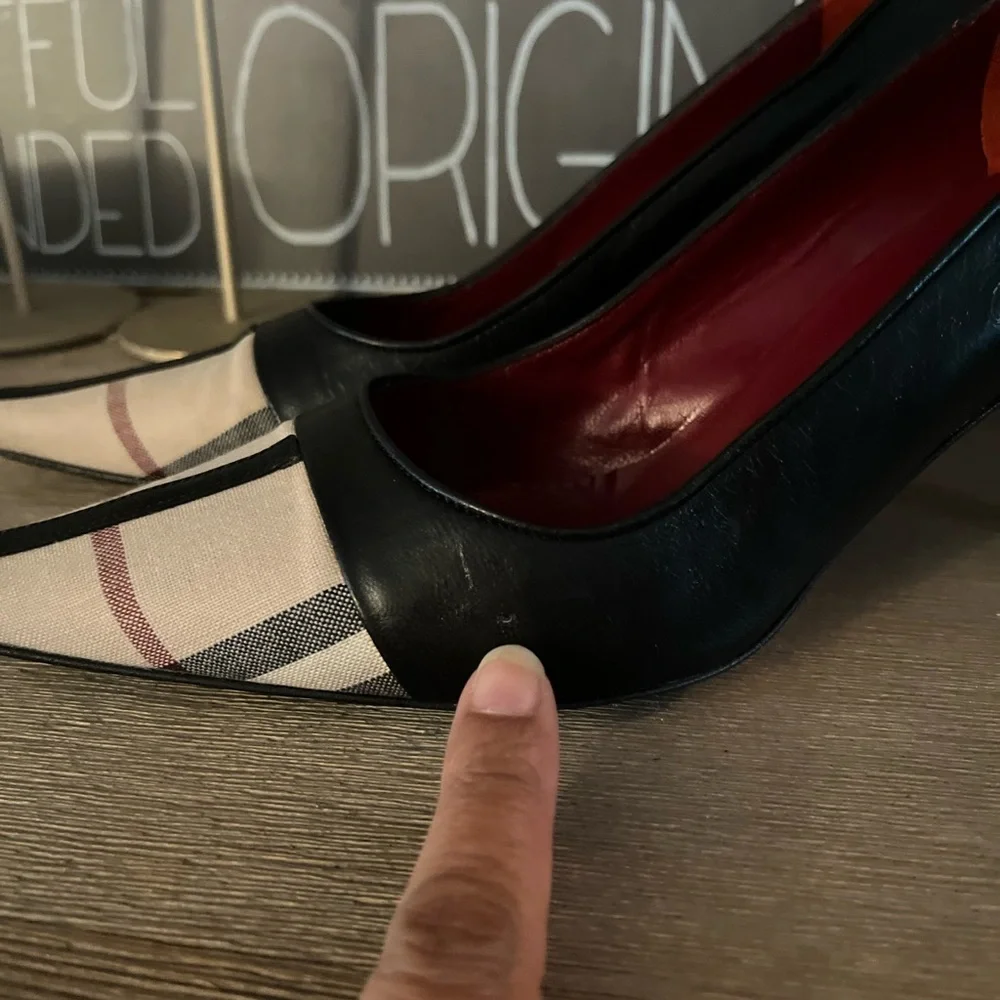 Burberry Black and Cream Heels with Iconic Check Pattern - Picture 5 of 9
